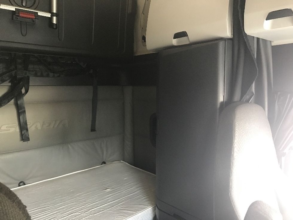 Sleeper Tractor-Heavy Duty Tractors-Freightliner-2021-T12664ST-Greensboro-NC-527,852\n\t\tmiles-$ 62,500 - Image 18