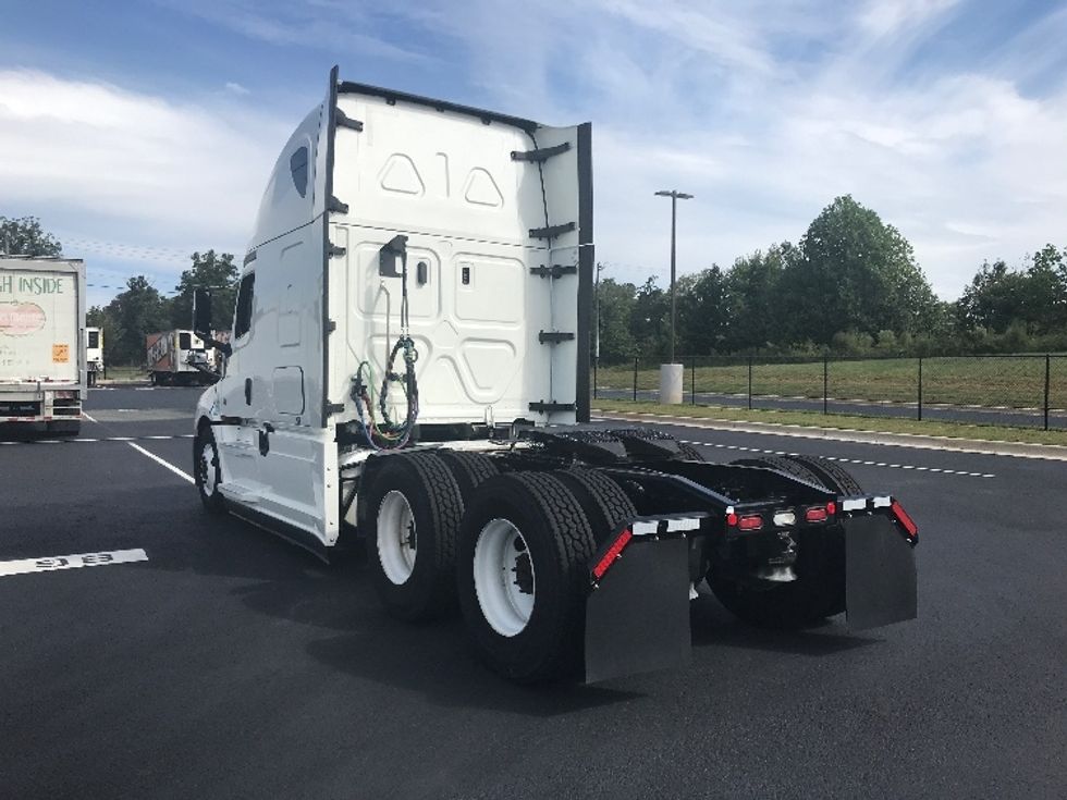 Sleeper Tractor-Heavy Duty Tractors-Freightliner-2021-T12664ST-Greensboro-NC-527,852\n\t\tmiles-$ 62,500 - Image 5