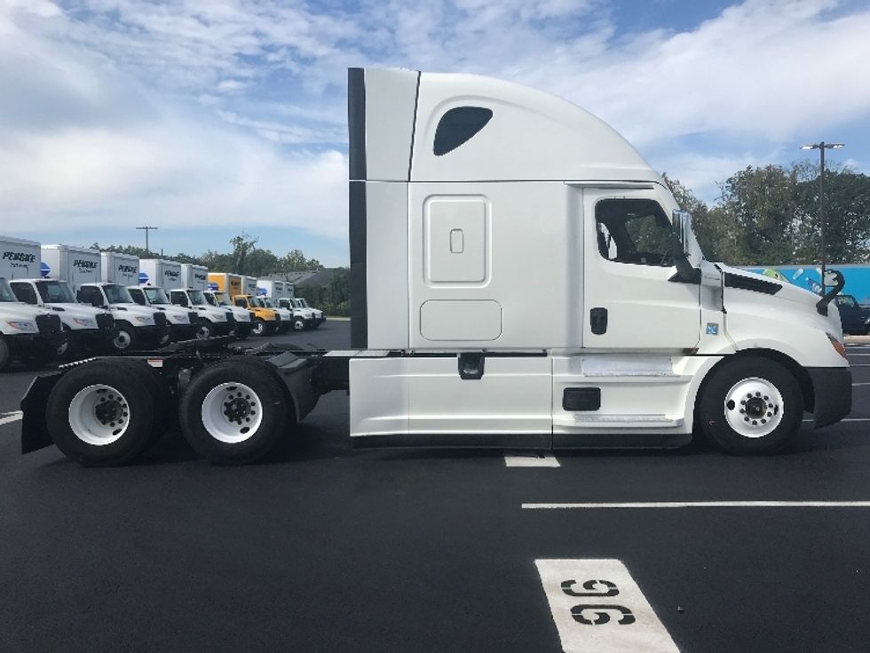 Sleeper Tractor-Heavy Duty Tractors-Freightliner-2021-T12664ST-Greensboro-NC-527,852\n\t\tmiles-$ 62,500 - Image 8