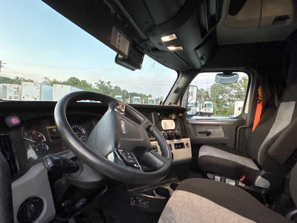 Sleeper Tractor-Heavy Duty Tractors-Freightliner-2021-T12664ST-Greensboro-NC-527,876\n\t\tmiles-$ 69,500 - Image 10