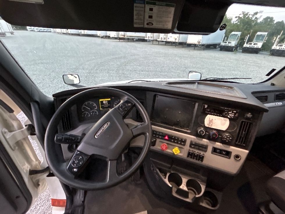 Sleeper Tractor-Heavy Duty Tractors-Freightliner-2021-T12664ST-Greensboro-NC-527,876\n\t\tmiles-$ 69,500 - Image 11