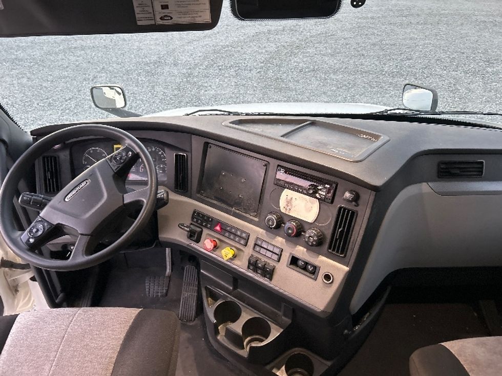 Sleeper Tractor-Heavy Duty Tractors-Freightliner-2021-T12664ST-Greensboro-NC-527,876\n\t\tmiles-$ 69,500 - Image 12