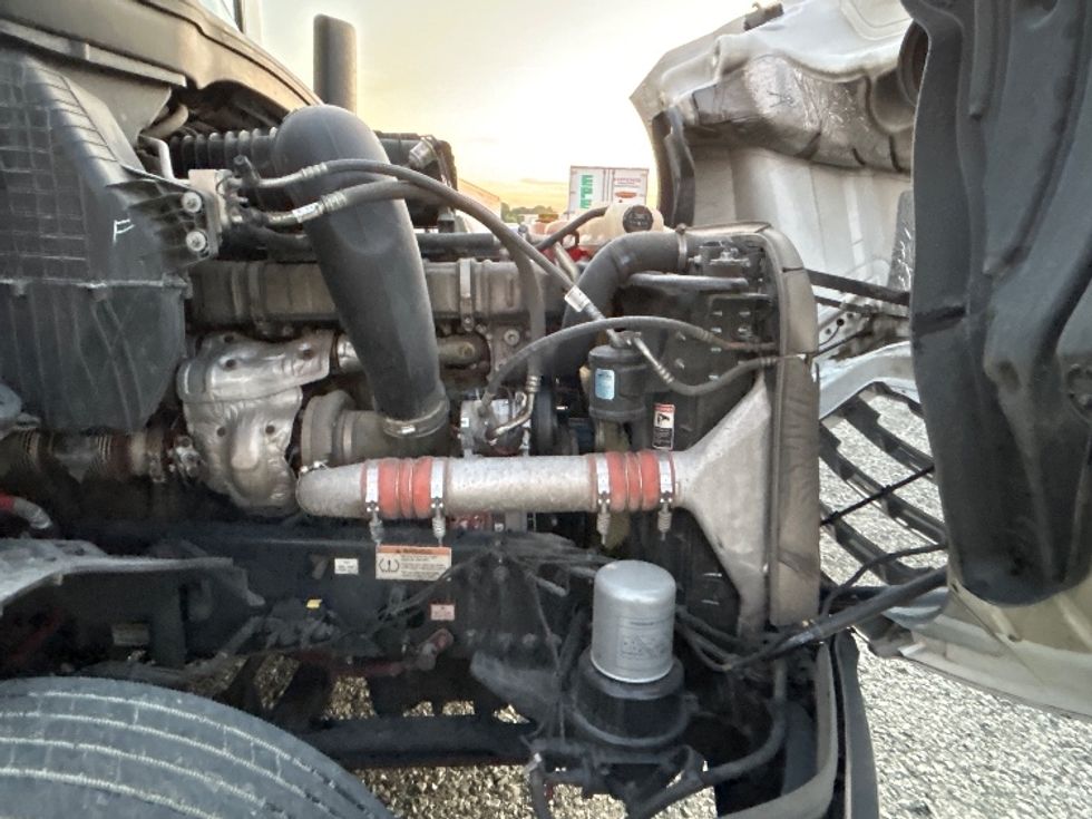 Sleeper Tractor-Heavy Duty Tractors-Freightliner-2021-T12664ST-Greensboro-NC-527,876\n\t\tmiles-$ 69,500 - Image 20