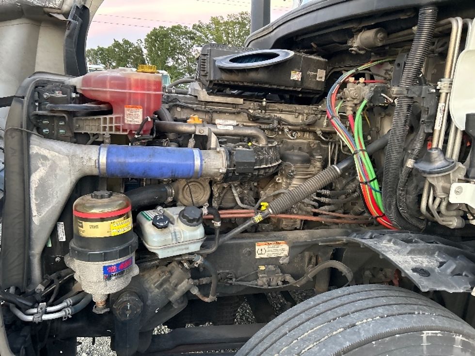 Sleeper Tractor-Heavy Duty Tractors-Freightliner-2021-T12664ST-Greensboro-NC-527,876\n\t\tmiles-$ 69,500 - Image 21