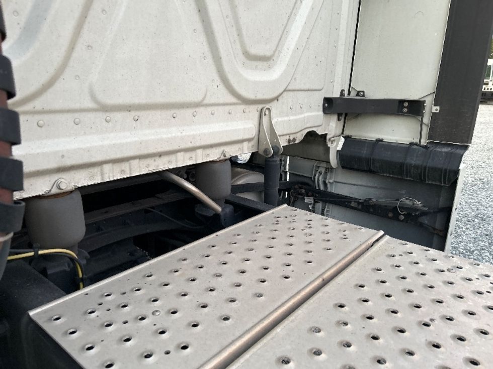 Sleeper Tractor-Heavy Duty Tractors-Freightliner-2021-T12664ST-Greensboro-NC-527,876\n\t\tmiles-$ 69,500 - Image 22