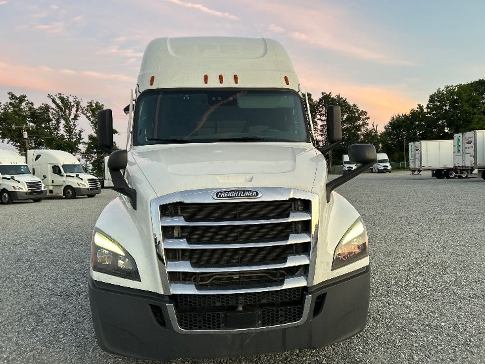 Sleeper Tractor-Heavy Duty Tractors-Freightliner-2021-T12664ST-Greensboro-NC-527,876\n\t\tmiles-$ 69,500 - Image 28