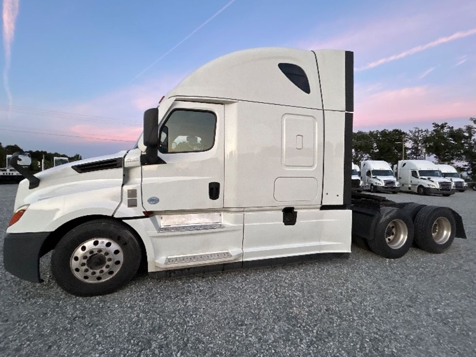 Sleeper Tractor-Heavy Duty Tractors-Freightliner-2021-T12664ST-Greensboro-NC-527,876\n\t\tmiles-$ 69,500 - Image 29