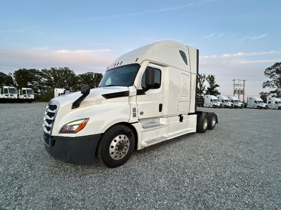 Sleeper Tractor-Heavy Duty Tractors-Freightliner-2021-T12664ST-Greensboro-NC-527,876\n\t\tmiles-$ 69,500 - Image 3