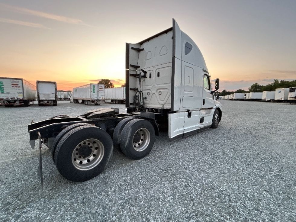 Sleeper Tractor-Heavy Duty Tractors-Freightliner-2021-T12664ST-Greensboro-NC-527,876\n\t\tmiles-$ 69,500 - Image 7