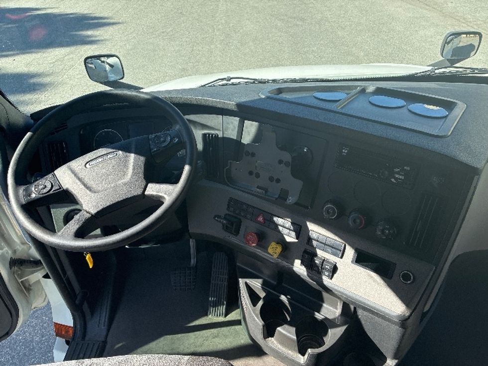 Sleeper Tractor-Heavy Duty Tractors-Freightliner-2021-T12664ST-Greensboro-NC-528,282\n\t\tmiles-$ 67,250 - Image 11
