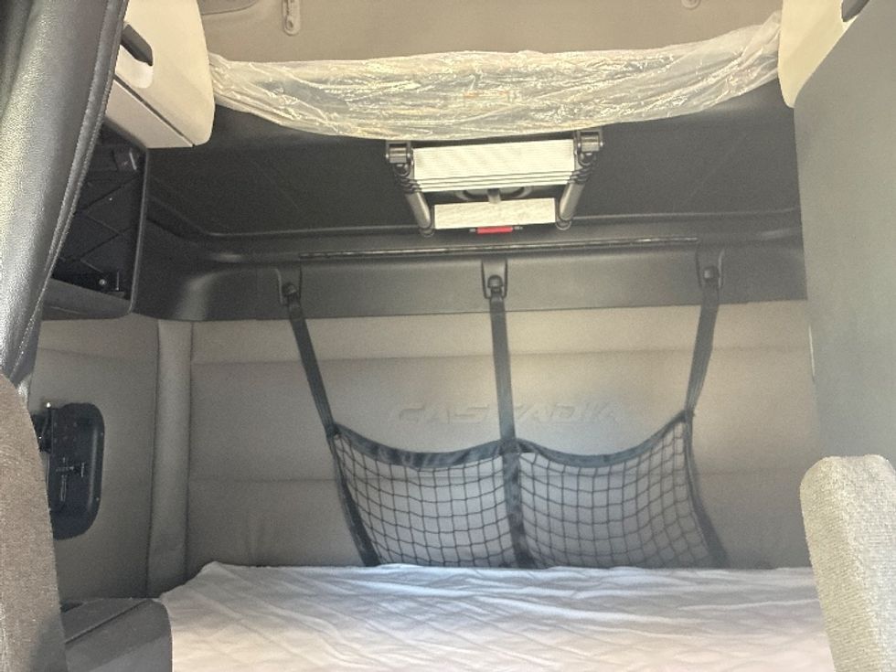 Sleeper Tractor-Heavy Duty Tractors-Freightliner-2021-T12664ST-Greensboro-NC-528,282\n\t\tmiles-$ 67,250 - Image 16