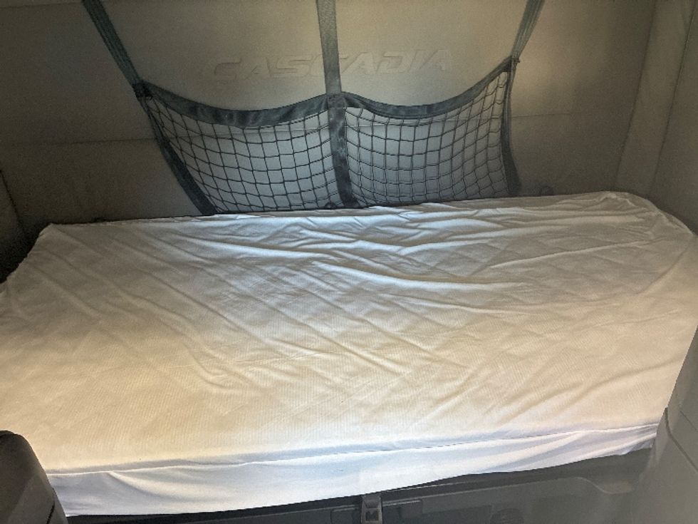 Sleeper Tractor-Heavy Duty Tractors-Freightliner-2021-T12664ST-Greensboro-NC-528,282\n\t\tmiles-$ 67,250 - Image 17