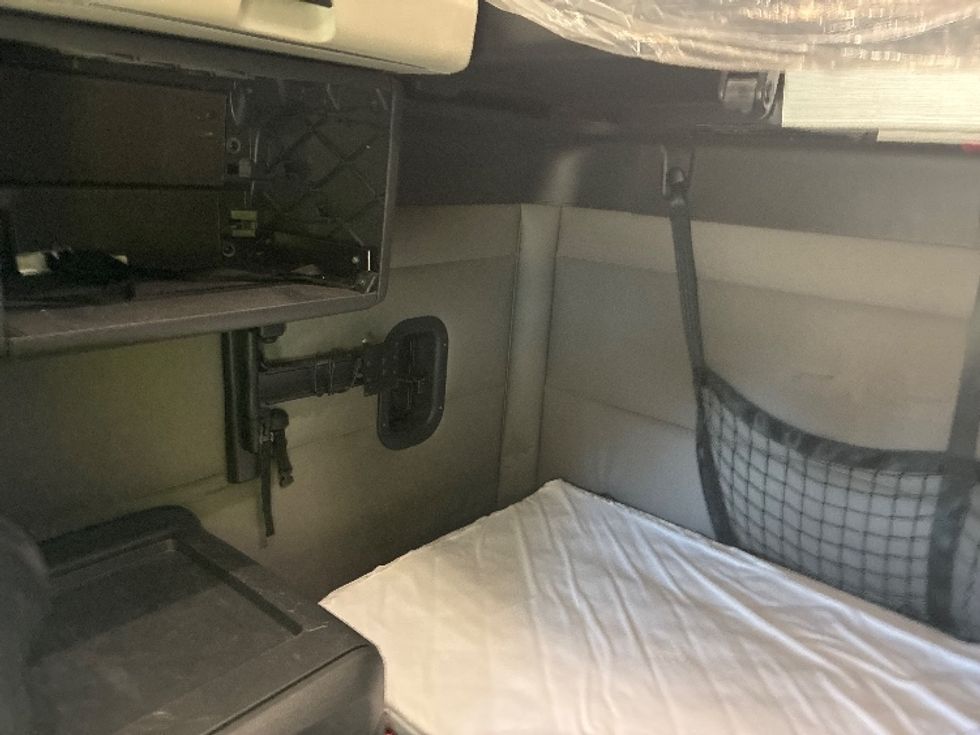 Sleeper Tractor-Heavy Duty Tractors-Freightliner-2021-T12664ST-Greensboro-NC-528,282\n\t\tmiles-$ 67,250 - Image 19