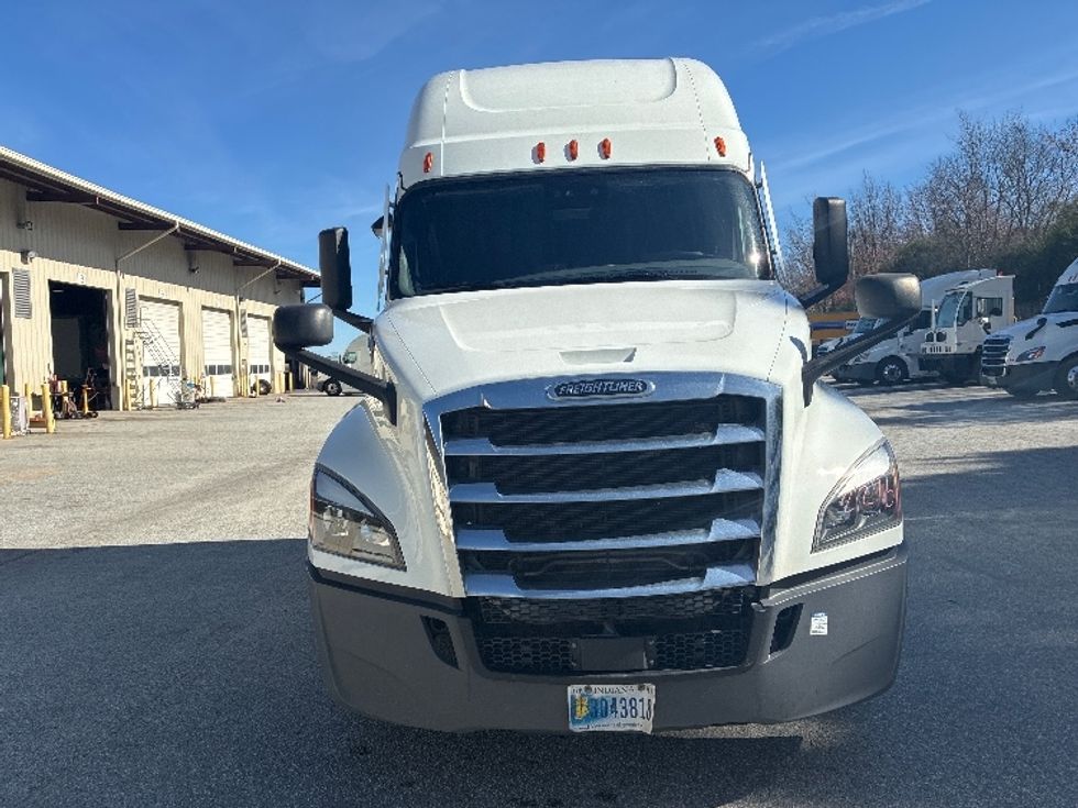Sleeper Tractor-Heavy Duty Tractors-Freightliner-2021-T12664ST-Greensboro-NC-528,282\n\t\tmiles-$ 67,250 - Image 2