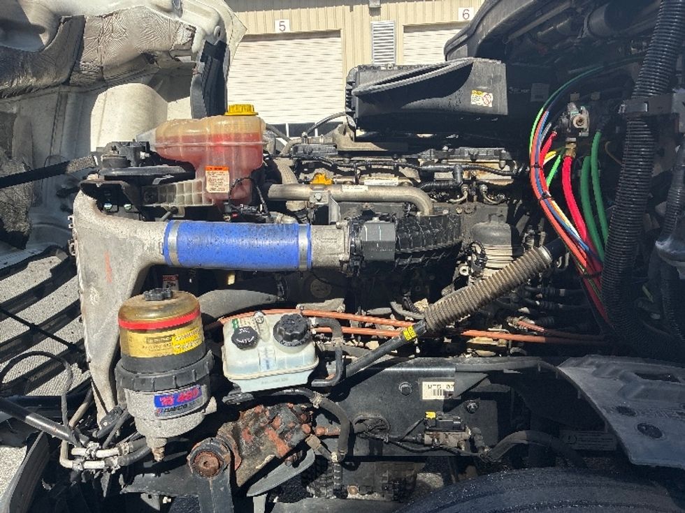 Sleeper Tractor-Heavy Duty Tractors-Freightliner-2021-T12664ST-Greensboro-NC-528,282\n\t\tmiles-$ 67,250 - Image 21