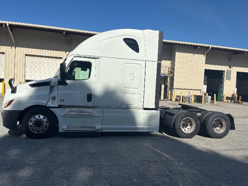 Sleeper Tractor-Heavy Duty Tractors-Freightliner-2021-T12664ST-Greensboro-NC-528,282\n\t\tmiles-$ 67,250 - Image 4
