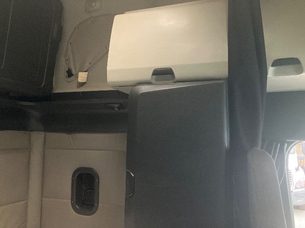 Sleeper Tractor-Heavy Duty Tractors-Freightliner-2021-T12664ST-Greensboro-NC-531,011\n\t\tmiles-$ 64,750 - Image 18