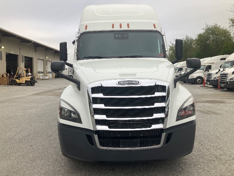 Sleeper Tractor-Heavy Duty Tractors-Freightliner-2021-T12664ST-Greensboro-NC-531,011\n\t\tmiles-$ 64,750 - Image 2