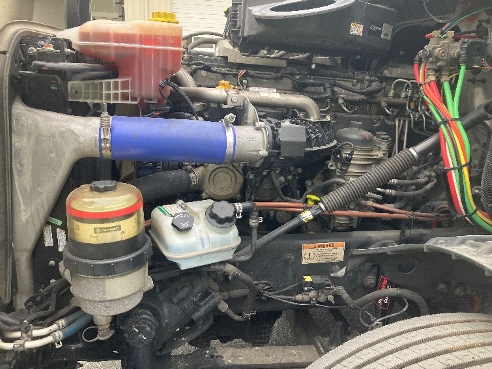 Sleeper Tractor-Heavy Duty Tractors-Freightliner-2021-T12664ST-Greensboro-NC-531,011\n\t\tmiles-$ 64,750 - Image 21