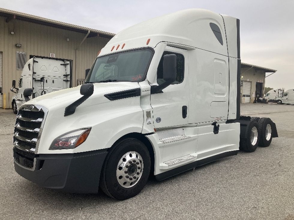 Sleeper Tractor-Heavy Duty Tractors-Freightliner-2021-T12664ST-Greensboro-NC-531,011\n\t\tmiles-$ 64,750 - Image 3