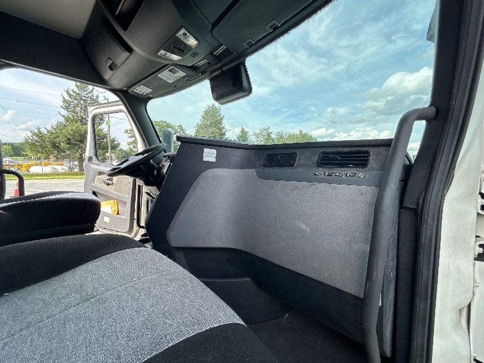 Sleeper Tractor-Heavy Duty Tractors-Freightliner-2021-T12664ST-Greensboro-NC-531,076\n\t\tmiles-$ 69,250 - Image 15