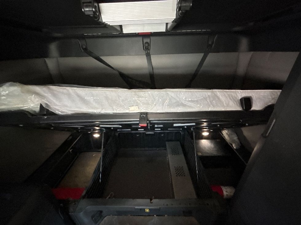 Sleeper Tractor-Heavy Duty Tractors-Freightliner-2021-T12664ST-Greensboro-NC-531,076\n\t\tmiles-$ 69,250 - Image 17