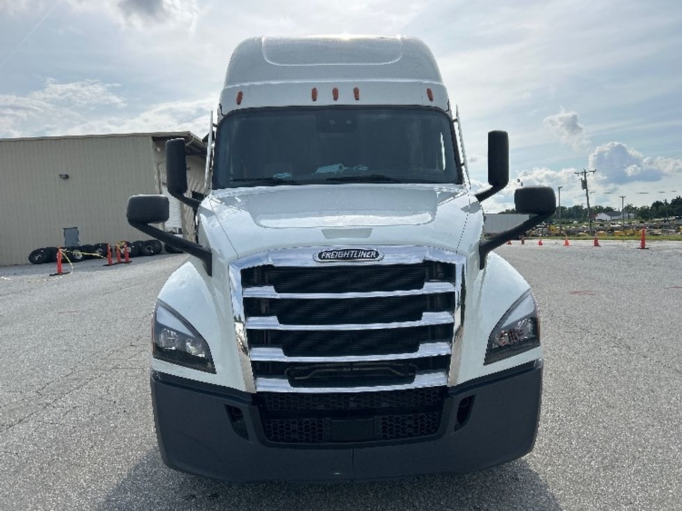 Sleeper Tractor-Heavy Duty Tractors-Freightliner-2021-T12664ST-Greensboro-NC-531,076\n\t\tmiles-$ 69,250 - Image 2