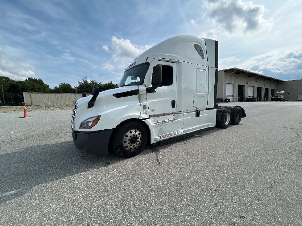 Sleeper Tractor-Heavy Duty Tractors-Freightliner-2021-T12664ST-Greensboro-NC-531,076\n\t\tmiles-$ 69,250 - Image 3