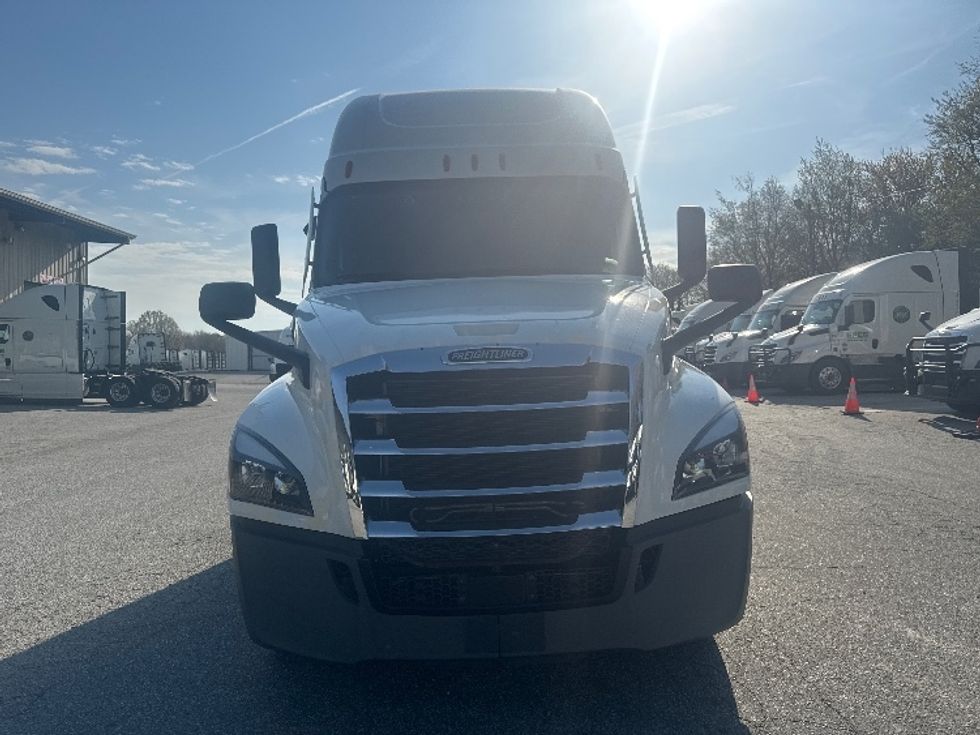 Sleeper Tractor-Heavy Duty Tractors-Freightliner-2021-T12664ST-Greensboro-NC-540,126\n\t\tmiles-$ 68,500 - Image 2