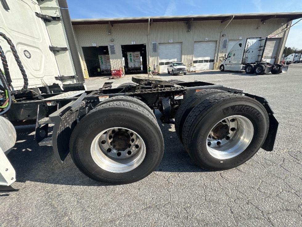 Sleeper Tractor-Heavy Duty Tractors-Freightliner-2021-T12664ST-Greensboro-NC-540,126\n\t\tmiles-$ 68,500 - Image 22