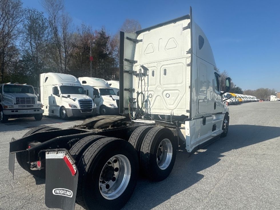 Sleeper Tractor-Heavy Duty Tractors-Freightliner-2021-T12664ST-Greensboro-NC-540,126\n\t\tmiles-$ 68,500 - Image 7