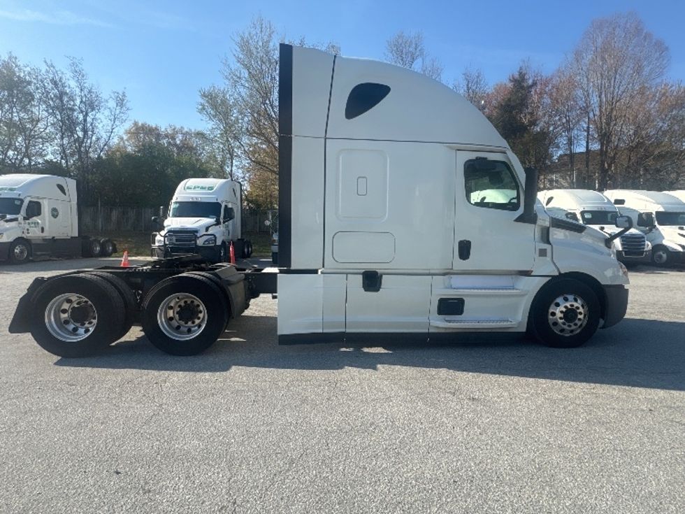 Sleeper Tractor-Heavy Duty Tractors-Freightliner-2021-T12664ST-Greensboro-NC-540,126\n\t\tmiles-$ 68,500 - Image 8