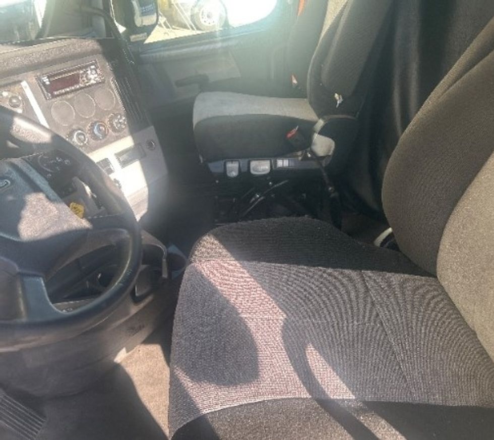 Sleeper Tractor-Heavy Duty Tractors-Freightliner-2021-T12664ST-Greensboro-NC-547,238\n\t\tmiles-$ 61,250 - Image 10