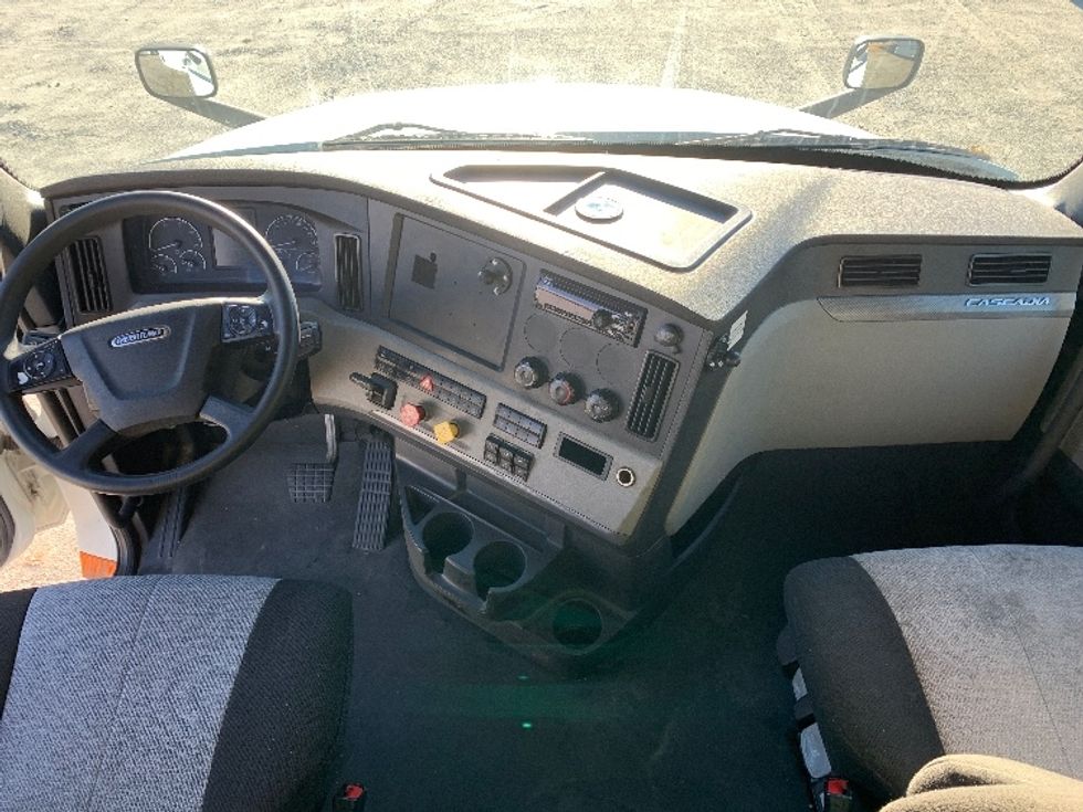 Sleeper Tractor-Heavy Duty Tractors-Freightliner-2021-T12664ST-Greensboro-NC-547,238\n\t\tmiles-$ 61,250 - Image 12