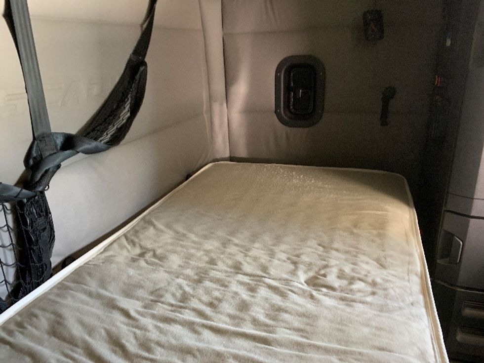 Sleeper Tractor-Heavy Duty Tractors-Freightliner-2021-T12664ST-Greensboro-NC-547,238\n\t\tmiles-$ 61,250 - Image 17