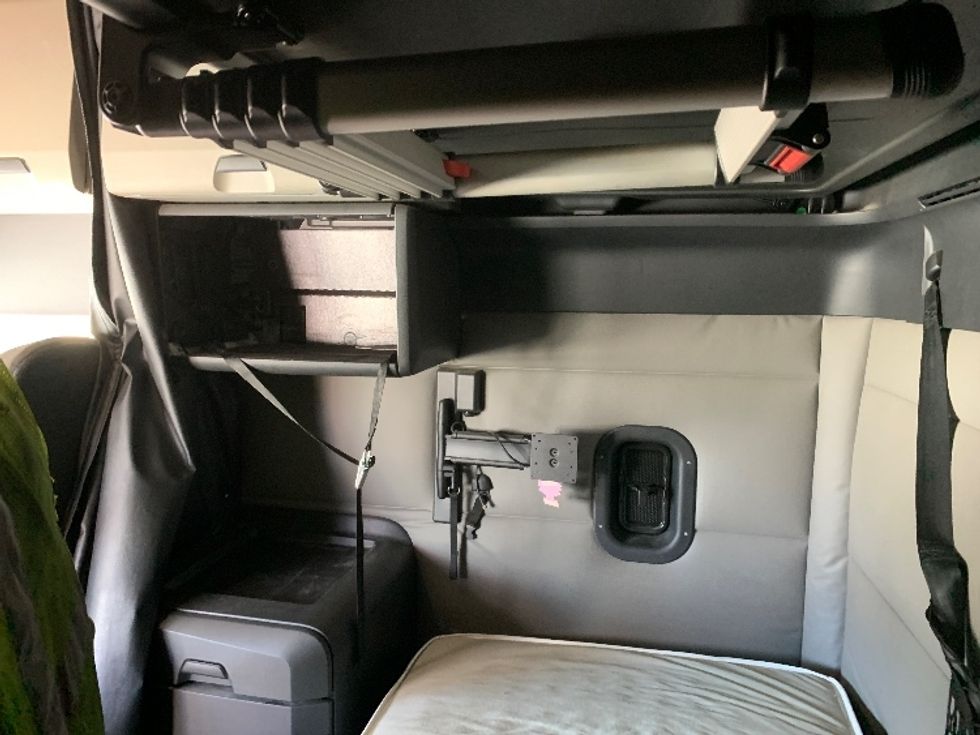 Sleeper Tractor-Heavy Duty Tractors-Freightliner-2021-T12664ST-Greensboro-NC-547,238\n\t\tmiles-$ 61,250 - Image 19