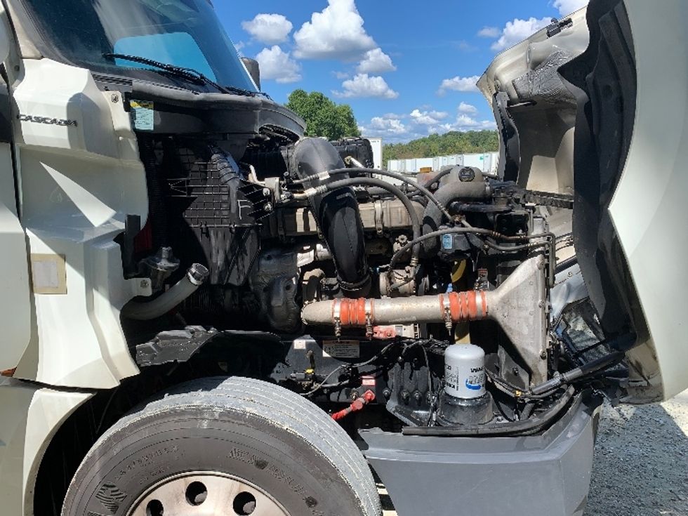 Sleeper Tractor-Heavy Duty Tractors-Freightliner-2021-T12664ST-Greensboro-NC-547,238\n\t\tmiles-$ 61,250 - Image 20