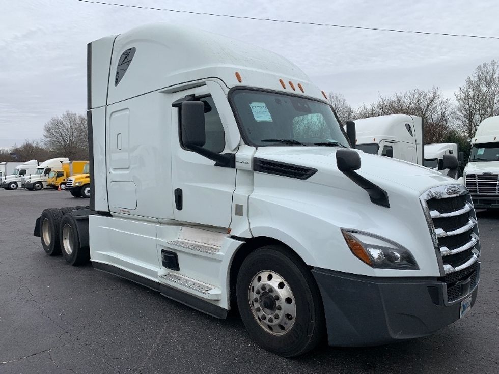 Sleeper Tractor-Heavy Duty Tractors-Freightliner-2021-T12664ST-Greensboro-NC-548,075\n\t\tmiles-$ 64,000 - Image 1