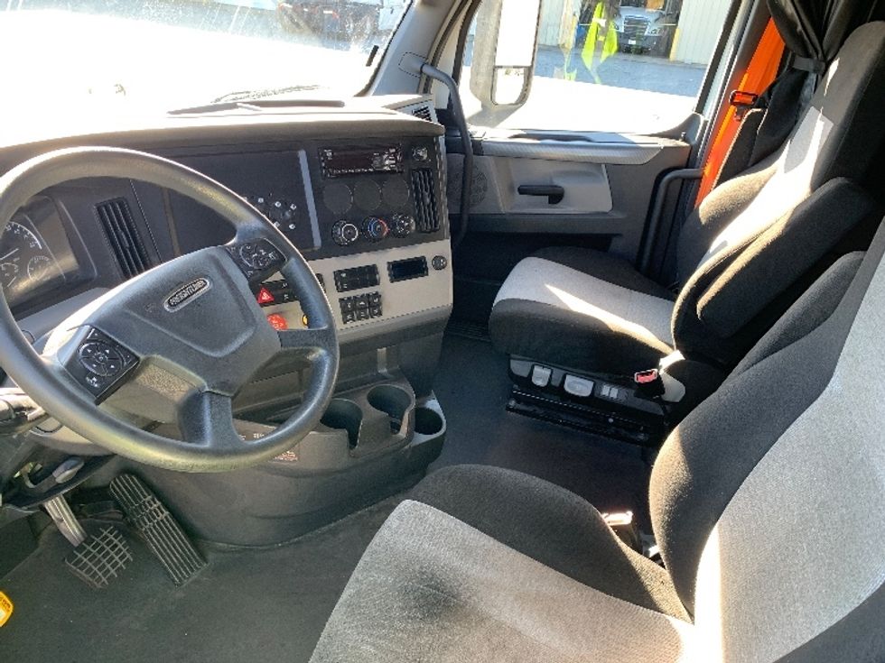 Sleeper Tractor-Heavy Duty Tractors-Freightliner-2021-T12664ST-Greensboro-NC-548,075\n\t\tmiles-$ 64,000 - Image 10