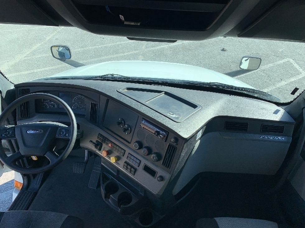 Sleeper Tractor-Heavy Duty Tractors-Freightliner-2021-T12664ST-Greensboro-NC-548,075\n\t\tmiles-$ 64,000 - Image 11