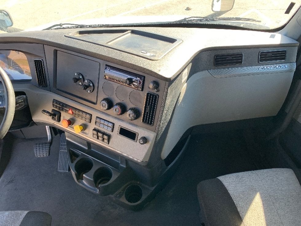 Sleeper Tractor-Heavy Duty Tractors-Freightliner-2021-T12664ST-Greensboro-NC-548,075\n\t\tmiles-$ 64,000 - Image 12