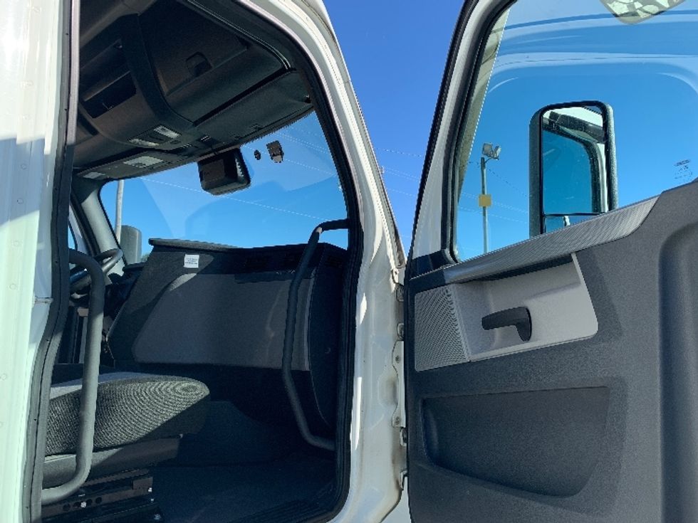 Sleeper Tractor-Heavy Duty Tractors-Freightliner-2021-T12664ST-Greensboro-NC-548,075\n\t\tmiles-$ 64,000 - Image 13