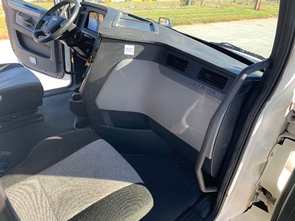 Sleeper Tractor-Heavy Duty Tractors-Freightliner-2021-T12664ST-Greensboro-NC-548,075\n\t\tmiles-$ 64,000 - Image 15