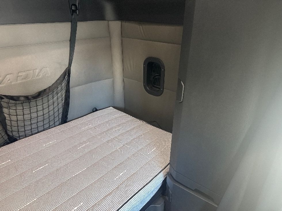 Sleeper Tractor-Heavy Duty Tractors-Freightliner-2021-T12664ST-Greensboro-NC-548,075\n\t\tmiles-$ 64,000 - Image 18