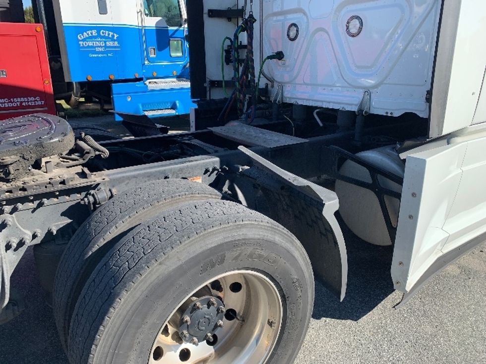 Sleeper Tractor-Heavy Duty Tractors-Freightliner-2021-T12664ST-Greensboro-NC-548,075\n\t\tmiles-$ 64,000 - Image 23
