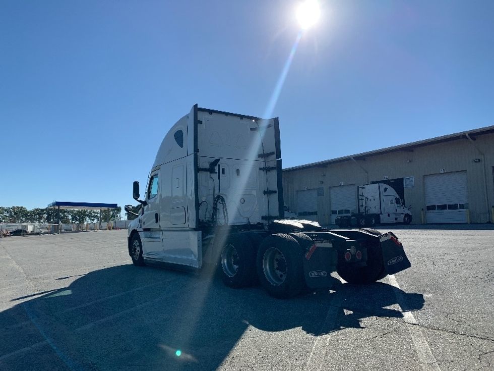 Sleeper Tractor-Heavy Duty Tractors-Freightliner-2021-T12664ST-Greensboro-NC-548,075\n\t\tmiles-$ 64,000 - Image 5