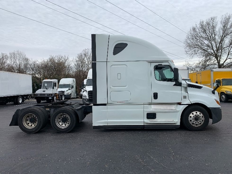 Sleeper Tractor-Heavy Duty Tractors-Freightliner-2021-T12664ST-Greensboro-NC-548,075\n\t\tmiles-$ 64,000 - Image 8