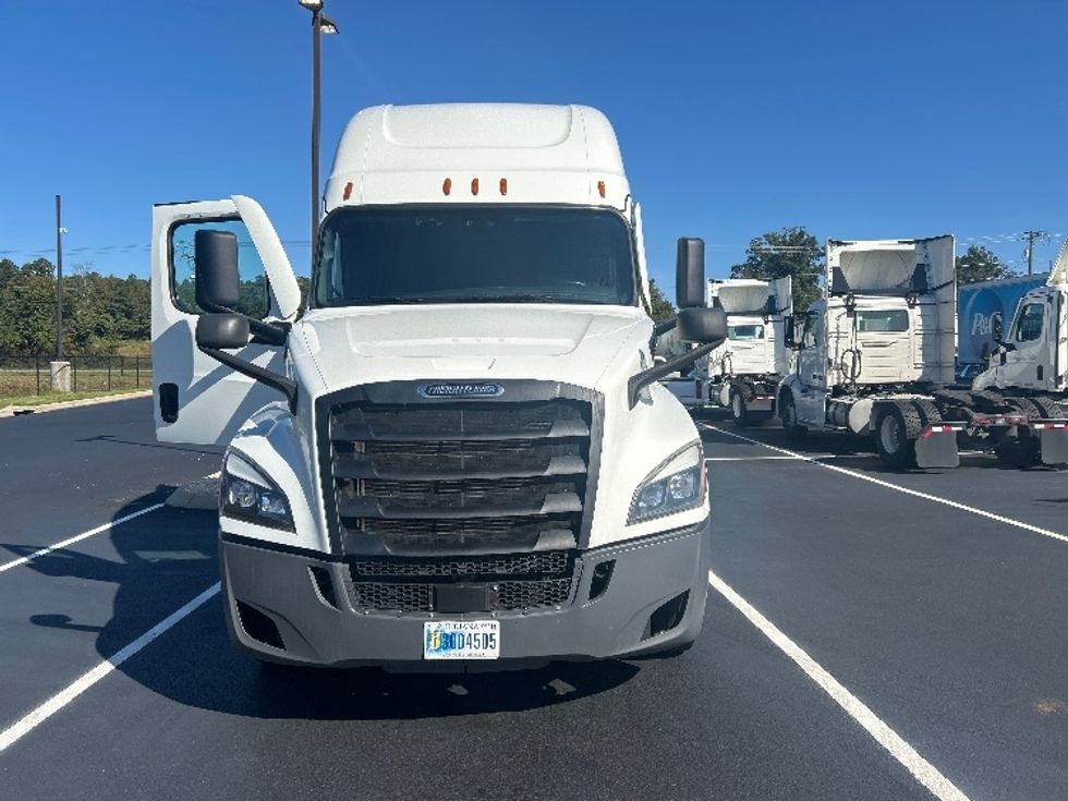 Sleeper Tractor-Heavy Duty Tractors-Freightliner-2021-T12664ST-Greensboro-NC-555,783\n\t\tmiles-$ 60,000 - Image 2