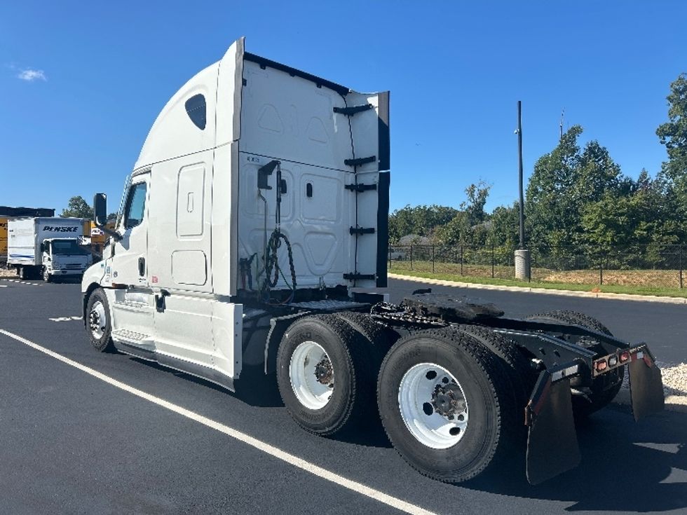 Sleeper Tractor-Heavy Duty Tractors-Freightliner-2021-T12664ST-Greensboro-NC-555,783\n\t\tmiles-$ 60,000 - Image 5