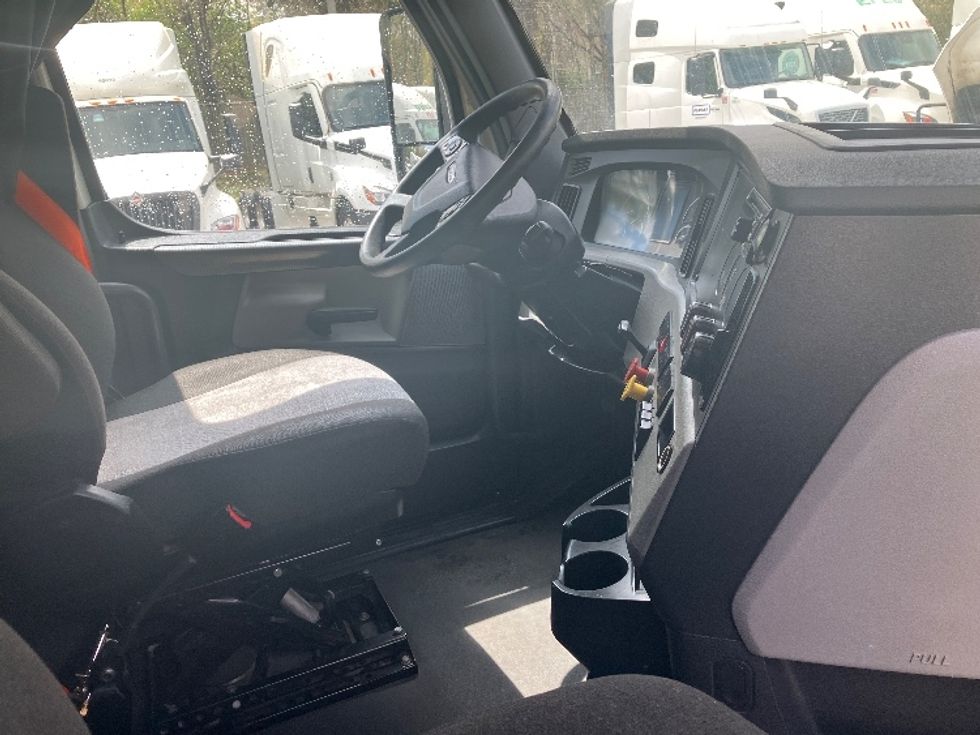 Sleeper Tractor-Heavy Duty Tractors-Freightliner-2021-T12664ST-Greensboro-NC-561,078\n\t\tmiles-$ 62,250 - Image 15